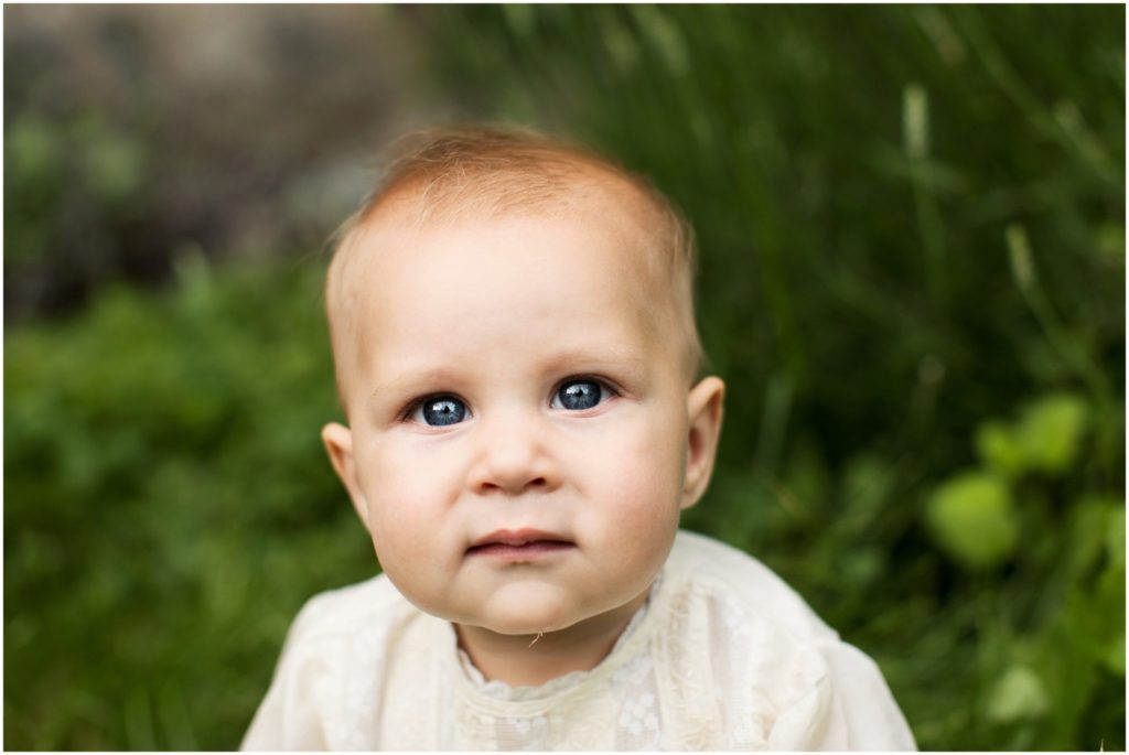 baby-girl-blue-eyes-photographer