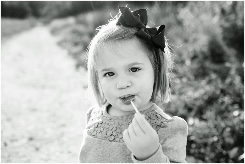 little-girl-with-lollipop