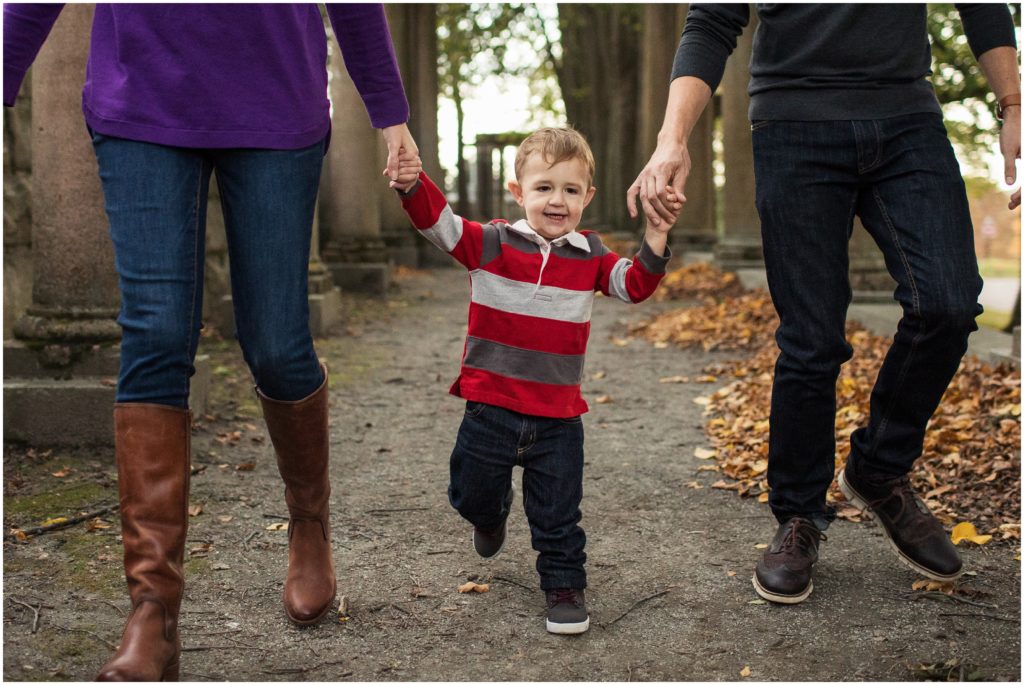 son-running-with-parents-massachusetts-kid-photographer