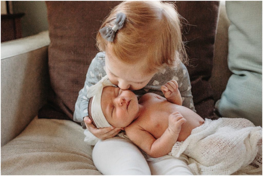 sister-kissing-baby-massachusetts-newborn