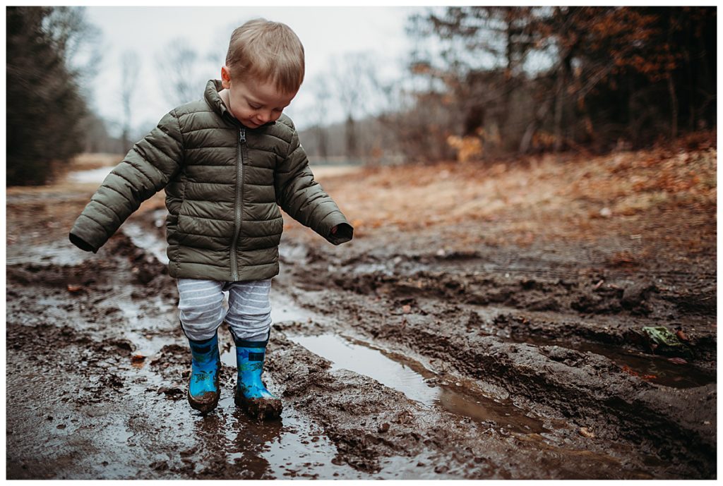 little-boy-in-mud-boston-family-photographer