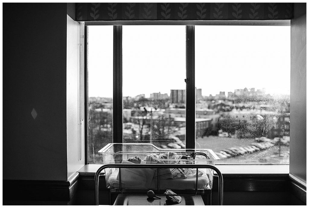 black-and-white-baby-in-hospital-crib-boston-newborn-photography