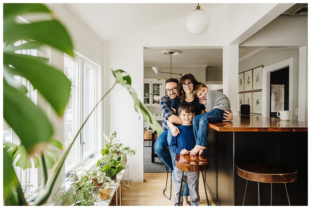 5 reasons to stay home this year for your family photoshoot