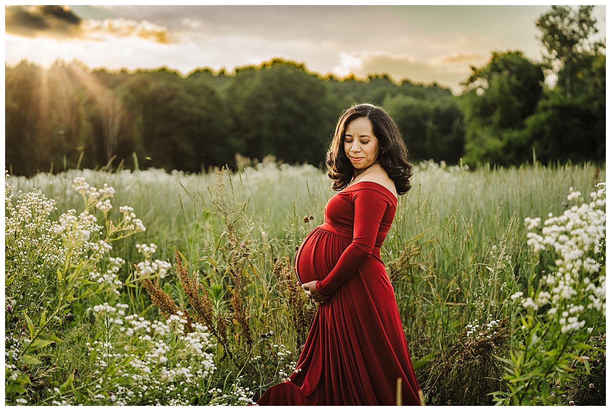 How sweet is this mommy daughter maternity shot?! I really love silhouettes  and have been incorporating them more and more in to my mater